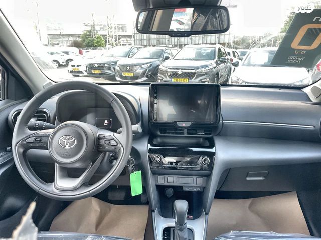 טויוטה יאריס קרוס