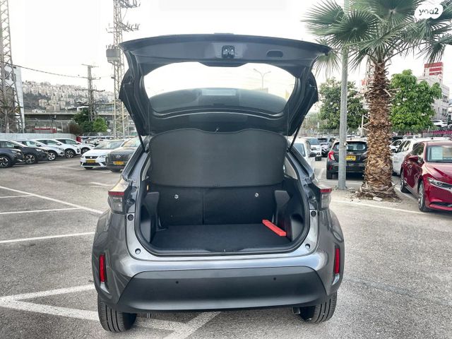 טויוטה יאריס קרוס