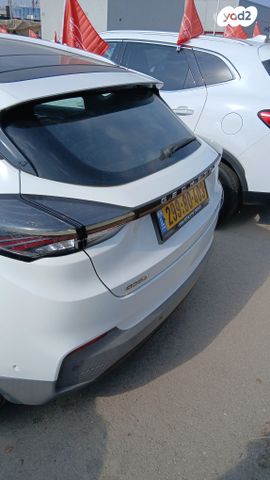 מודעת רכב ג׳ילי Geometry C