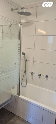 גג/ פנטהאוז, השיטה 6, צמח השדה, מעלה אדומים