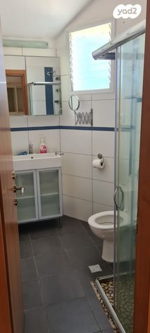 גג/ פנטהאוז, השיטה 6, צמח השדה, מעלה אדומים