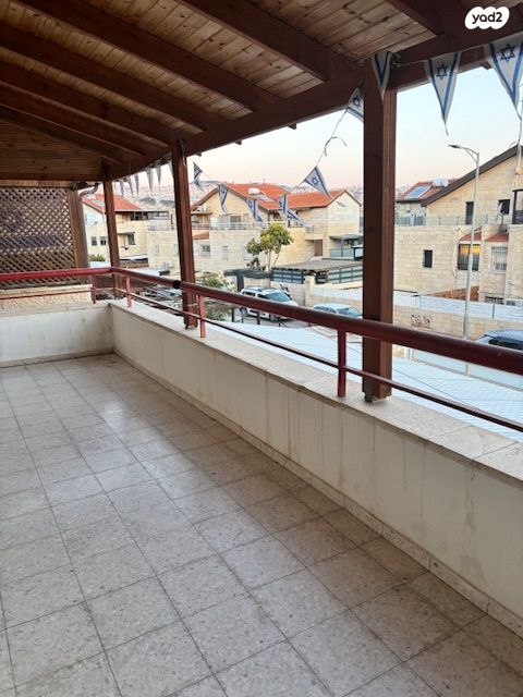 דירת גן, בת נדיב 12, מגדים, מעלה אדומים