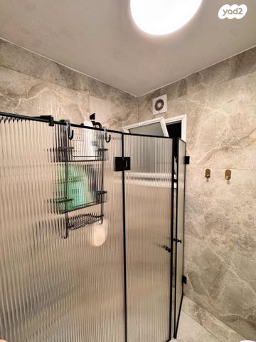 דירה, הר הצופים 27, רחובות ההולנדית, רחובות