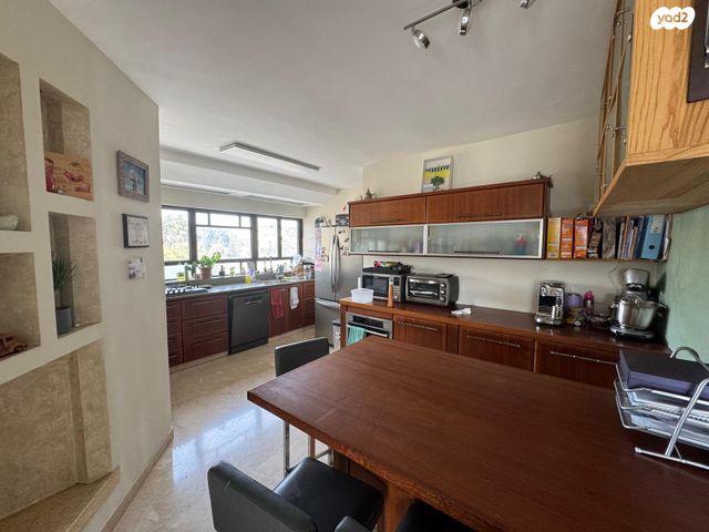 דירה, אליהו בית צורי 3, ארמון הנציב, תלפיות מזרח, ירושלים