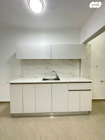 דירה, הוגו מולר 55, מרכז העיר, קרית אתא