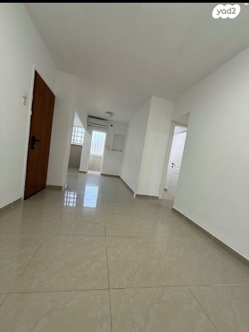 דירה, הוגו מולר 55, מרכז העיר, קרית אתא