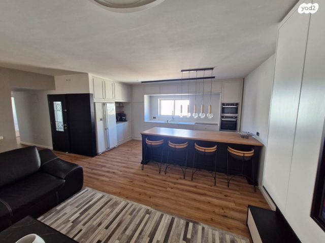 גג/ פנטהאוז, בעל שם טוב 21, מרכז העיר, קרית אתא