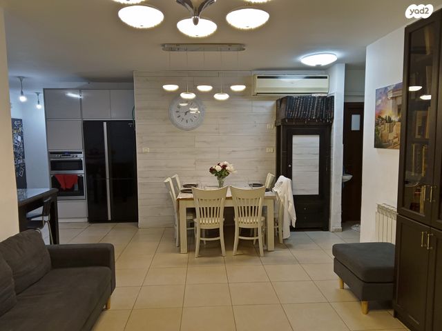 מעלה הזיתים 7