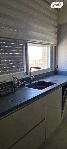 גג/ פנטהאוז, השיטה 6, צמח השדה, מעלה אדומים