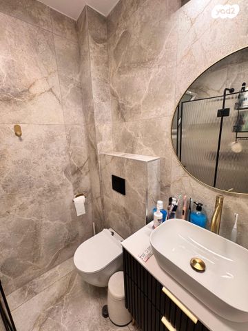 דירה, הר הצופים 27, רחובות ההולנדית, רחובות