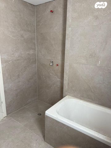 גג/ פנטהאוז, יוסי בנאי 1, נאות אפק, אפקה, קרית ביאליק