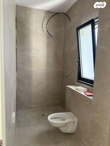 גג/ פנטהאוז, יוסי בנאי 1, נאות אפק, אפקה, קרית ביאליק