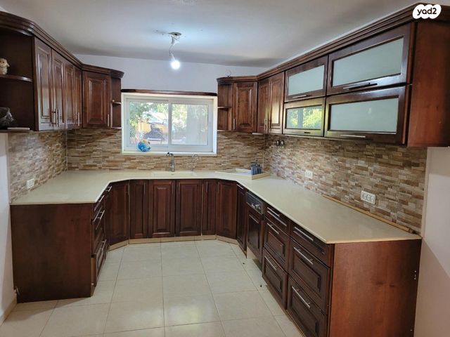 משק חקלאי/ נחלה, מכורה, מכורה, מכורה