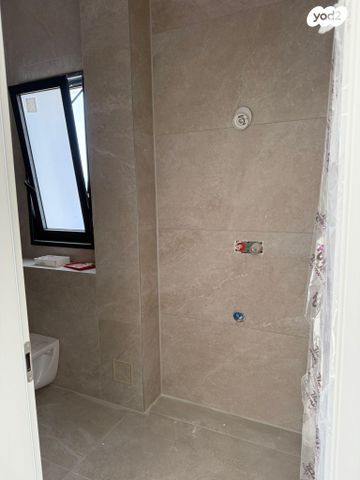 גג/ פנטהאוז, יוסי בנאי 1, נאות אפק, אפקה, קרית ביאליק