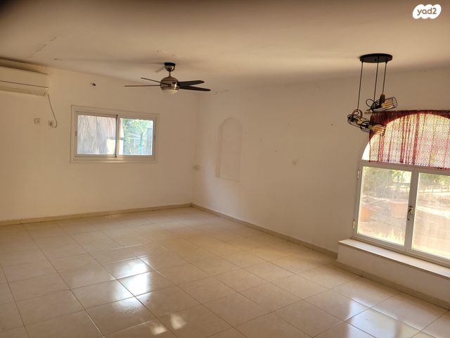 משק חקלאי/ נחלה, מכורה, מכורה, מכורה