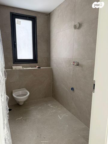 גג/ פנטהאוז, יוסי בנאי 1, נאות אפק, אפקה, קרית ביאליק