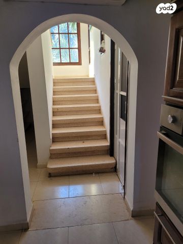 משק חקלאי/ נחלה, מכורה, מכורה, מכורה