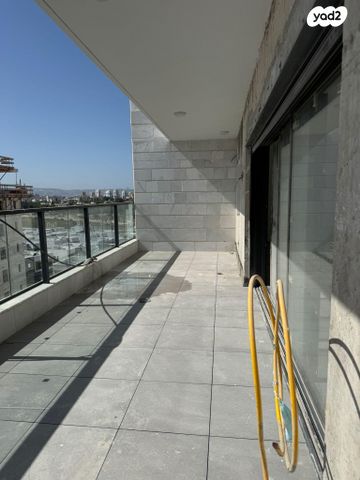 גג/ פנטהאוז, יוסי בנאי 1, נאות אפק, אפקה, קרית ביאליק