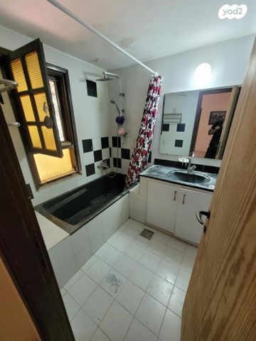 משק חקלאי/ נחלה, מכורה, מכורה, מכורה