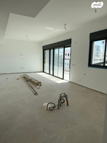 גג/ פנטהאוז, יוסי בנאי 1, נאות אפק, אפקה, קרית ביאליק