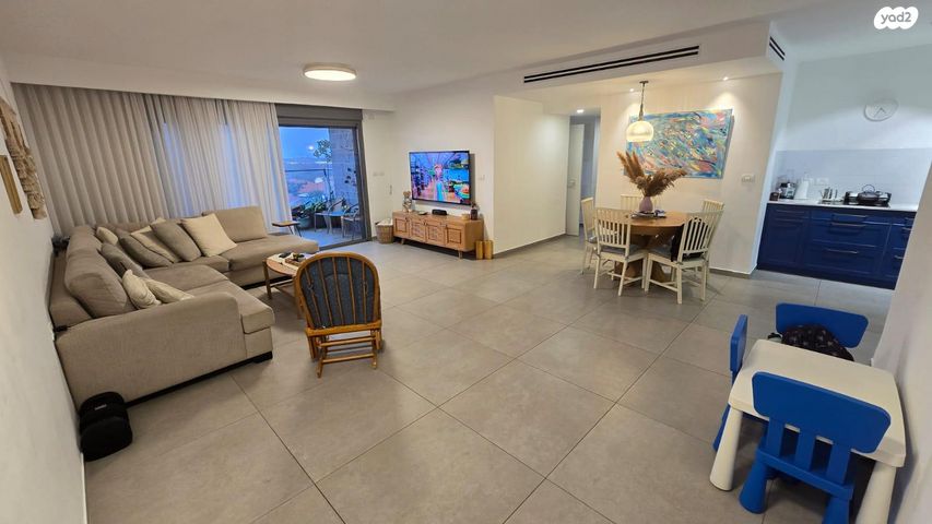 דירה, שדרות מנחם בגין 39, גבעת אולגה, חדרה