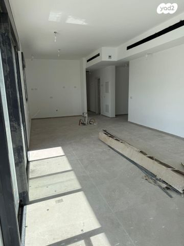 גג/ פנטהאוז, יוסי בנאי 1, נאות אפק, אפקה, קרית ביאליק