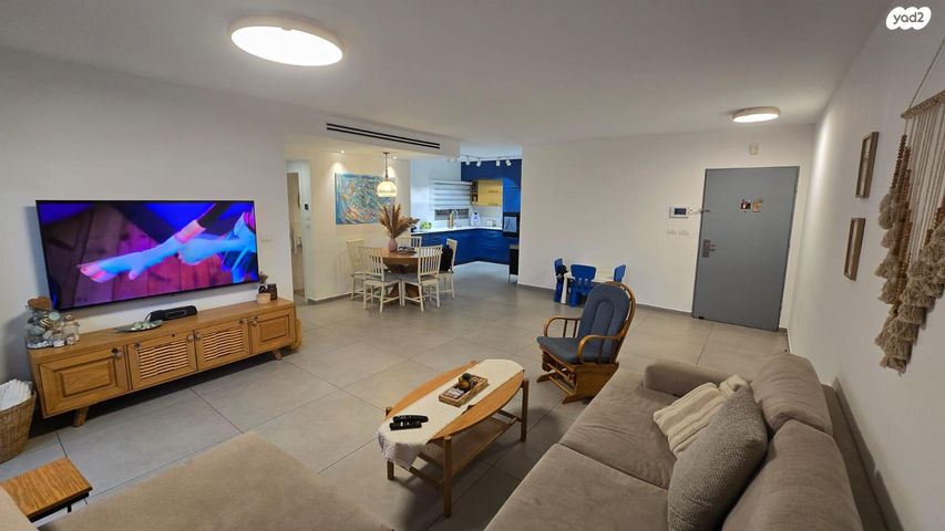 דירה, שדרות מנחם בגין 39, גבעת אולגה, חדרה