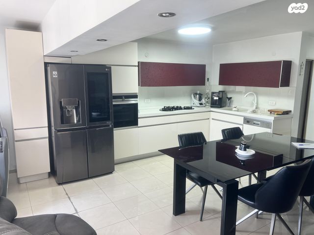 אברהם אלמליח 143