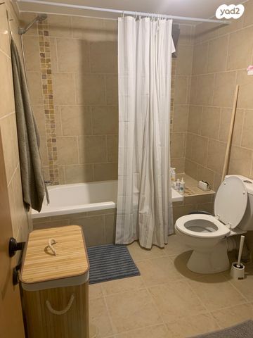 יחידת דיור, יגאל ידין 1, ראשונים, כפר סבא