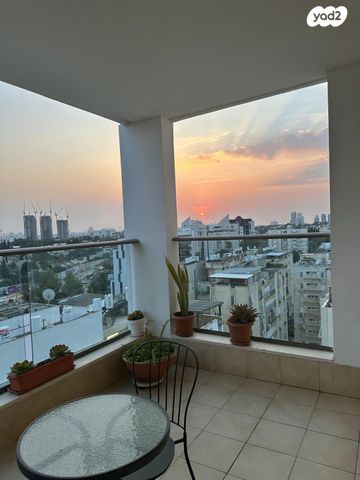 דירה, שרה אהרונסון 12, אזור הבילויים, רמת גן