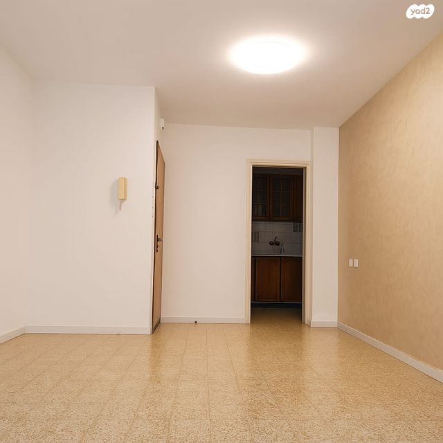 דירה, ז'בוטינסקי 3, צור שלום, קרית ביאליק