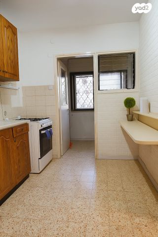 דירה, ז'בוטינסקי 3, צור שלום, קרית ביאליק