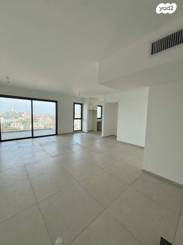 שדרות ירושלים 129