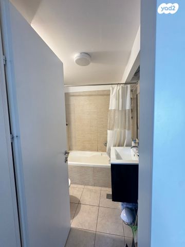 דירה, שדרות הנשיא השישי 16, קרית הלאום, ירושלים