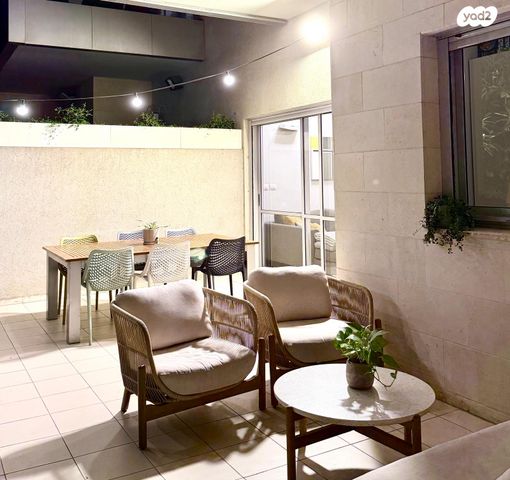 דירת גן, ז'בוטינסקי 1, ארלוזורוב, גבעתיים