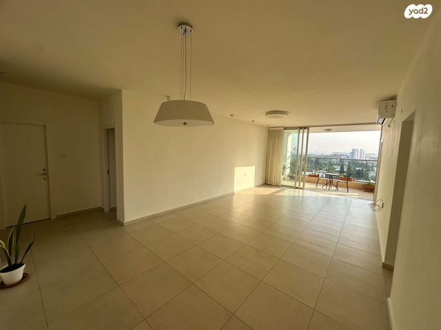 דירה, שרה אהרונסון 12, אזור הבילויים, רמת גן