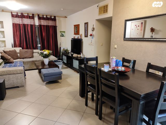 גג/ פנטהאוז, אהרון לובלין 24, גני אביב, לוד