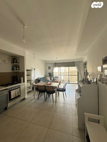 שדרות הנשיא השישי 16