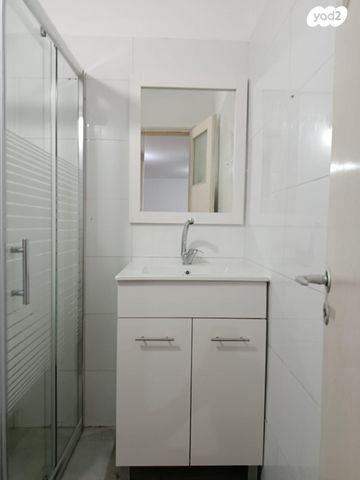 דירה, שדרות ורבורג 21, קרית חיים מערבית, חיפה