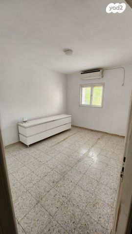 דירה, מגדל 42, קרית ויצמן, רעננה