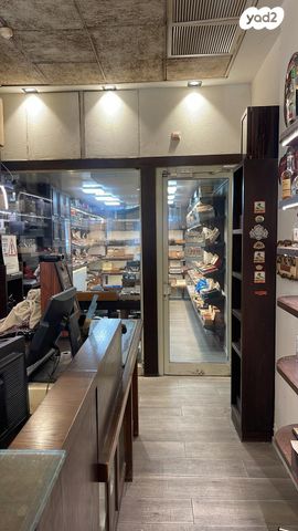 חנויות/ שטח מסחרי, משכית 13, אזור תעשיה, הרצליה