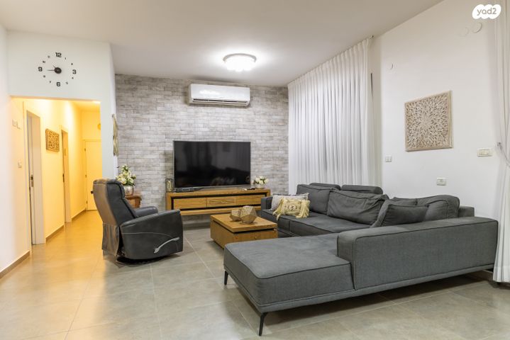 גג/ פנטהאוז, הפיקוס, שאר העיר, חצור הגלילית