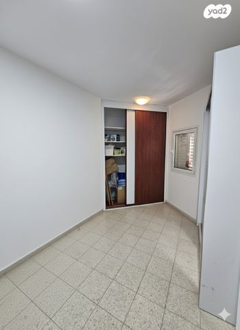 דירה, מורדי הגטאות, שיכוני המזרח, ראשון לציון