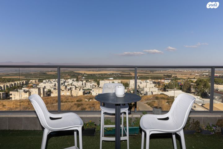 גג/ פנטהאוז, הפיקוס, שאר העיר, חצור הגלילית