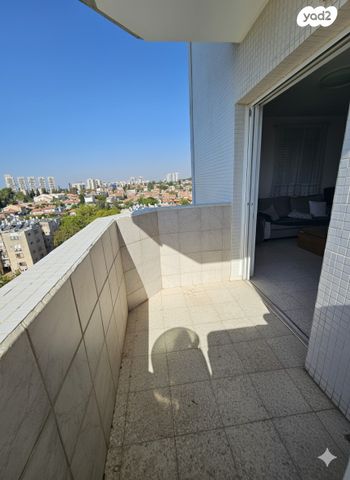 דירה, מורדי הגטאות, שיכוני המזרח, ראשון לציון