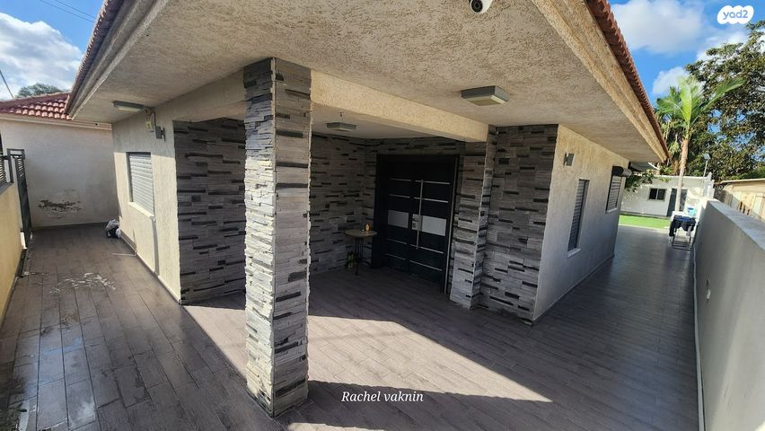 דו משפחתי, פרדס חנה כרכור