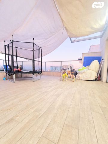 גג/ פנטהאוז, צאלים 10, נאות רחל, חולון