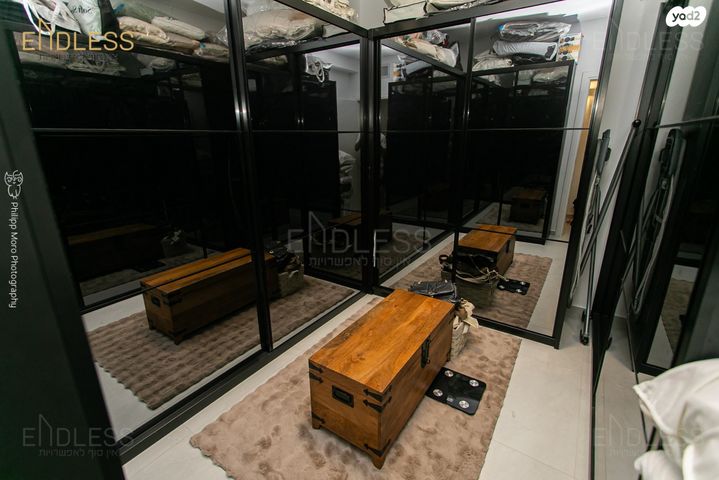 דירה, דולפין, גלי כרמל, טירת כרמל