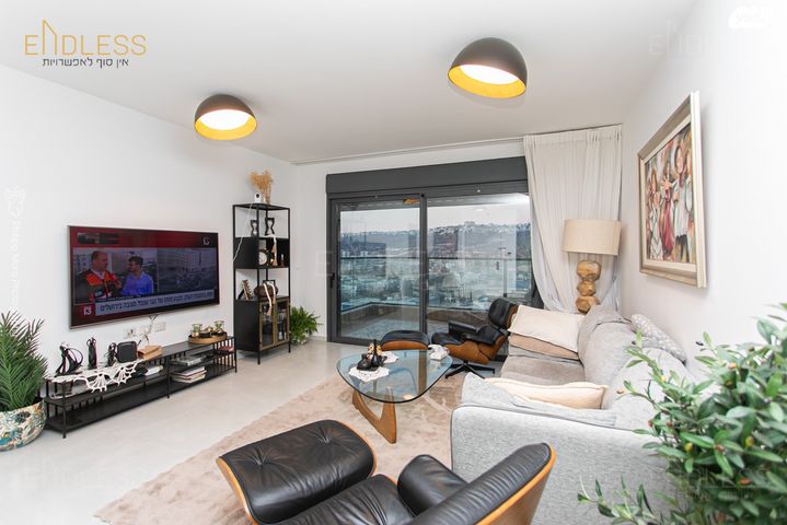 דירה, דולפין, גלי כרמל, טירת כרמל