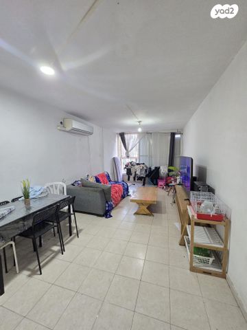 דירה, האתרוג 2, אושיות, רחובות